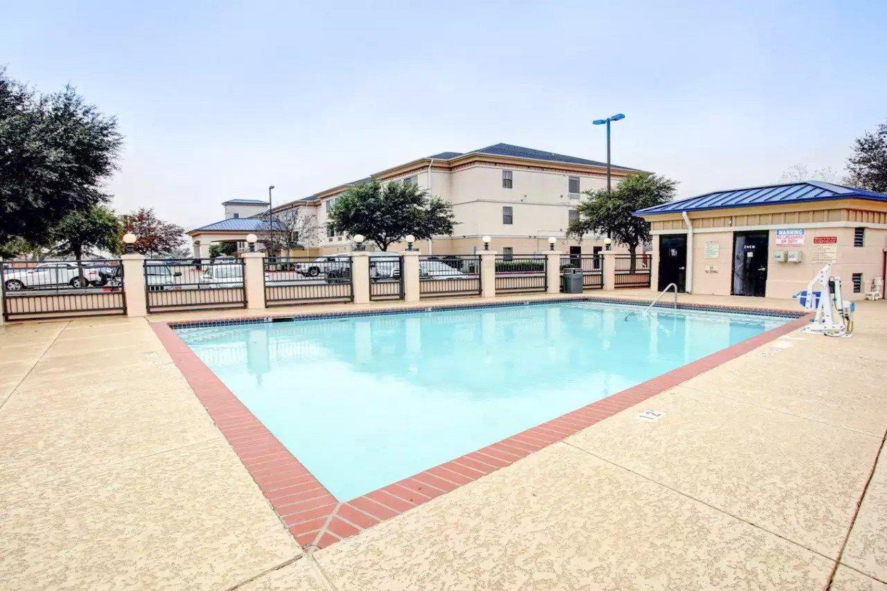 Quality Inn & Suites Airport Austin Buitenkant foto