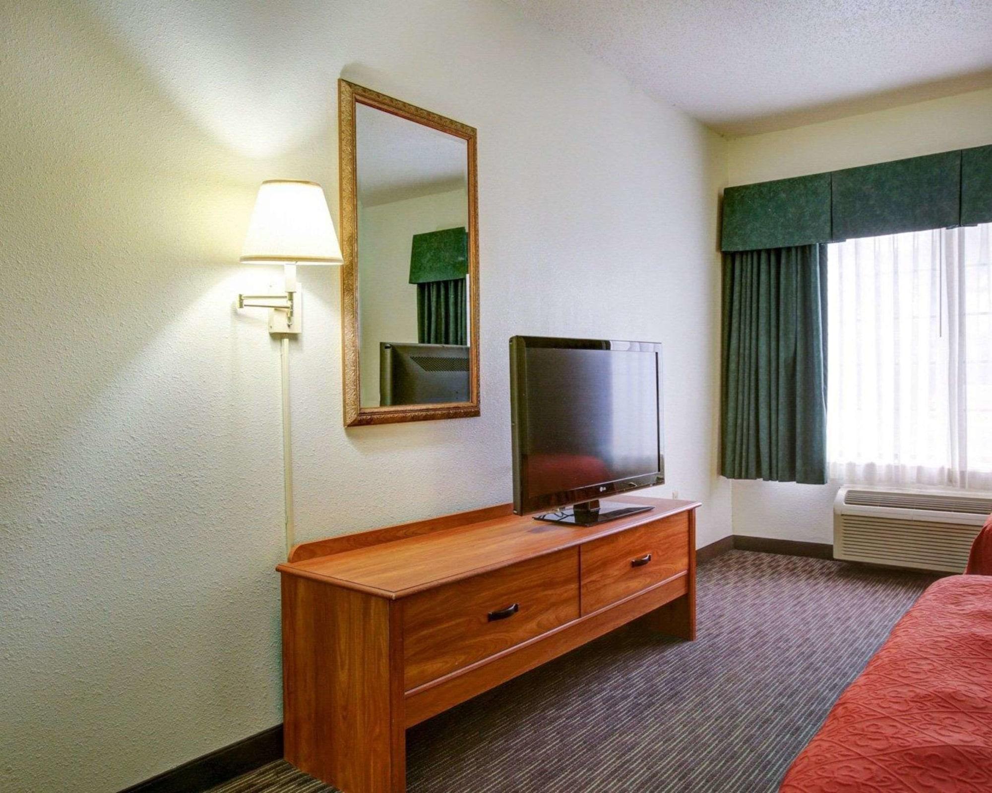 Quality Inn & Suites Airport Austin Buitenkant foto
