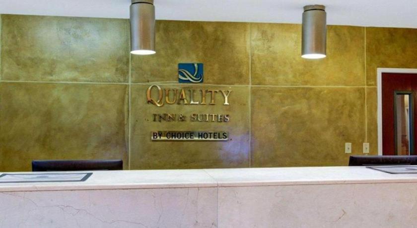 Quality Inn & Suites Airport Austin Buitenkant foto