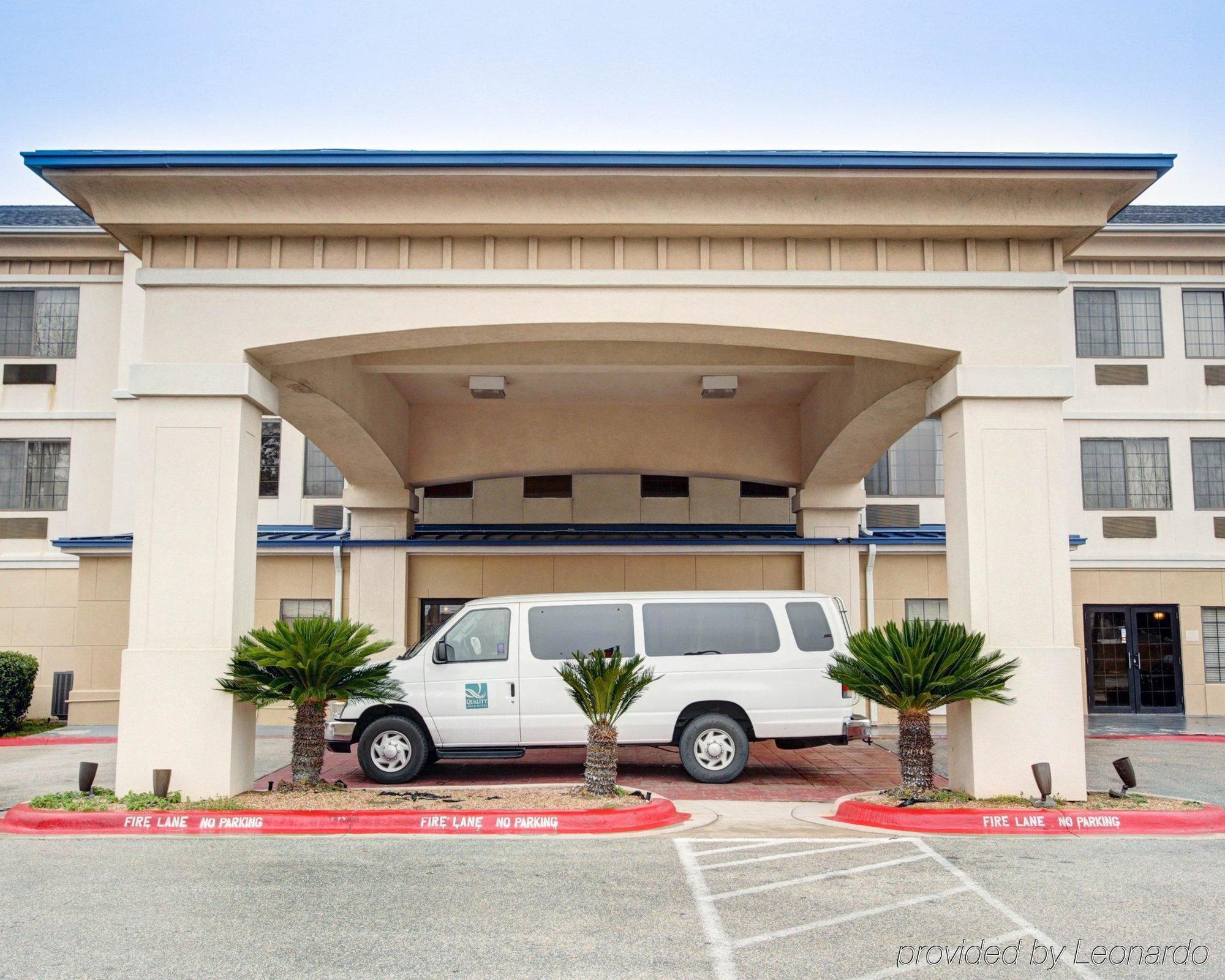 Quality Inn & Suites Airport Austin Buitenkant foto