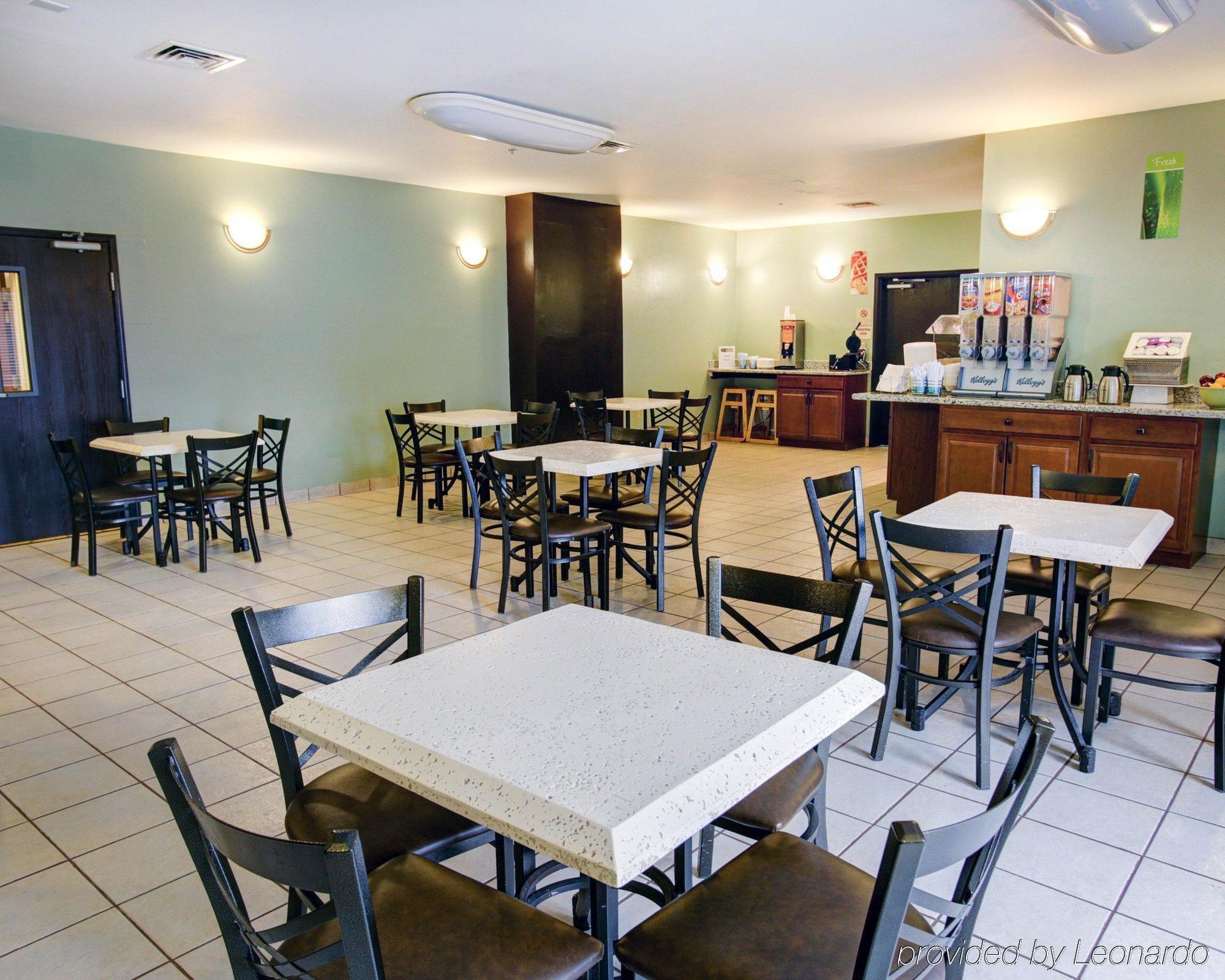Quality Inn & Suites Airport Austin Buitenkant foto