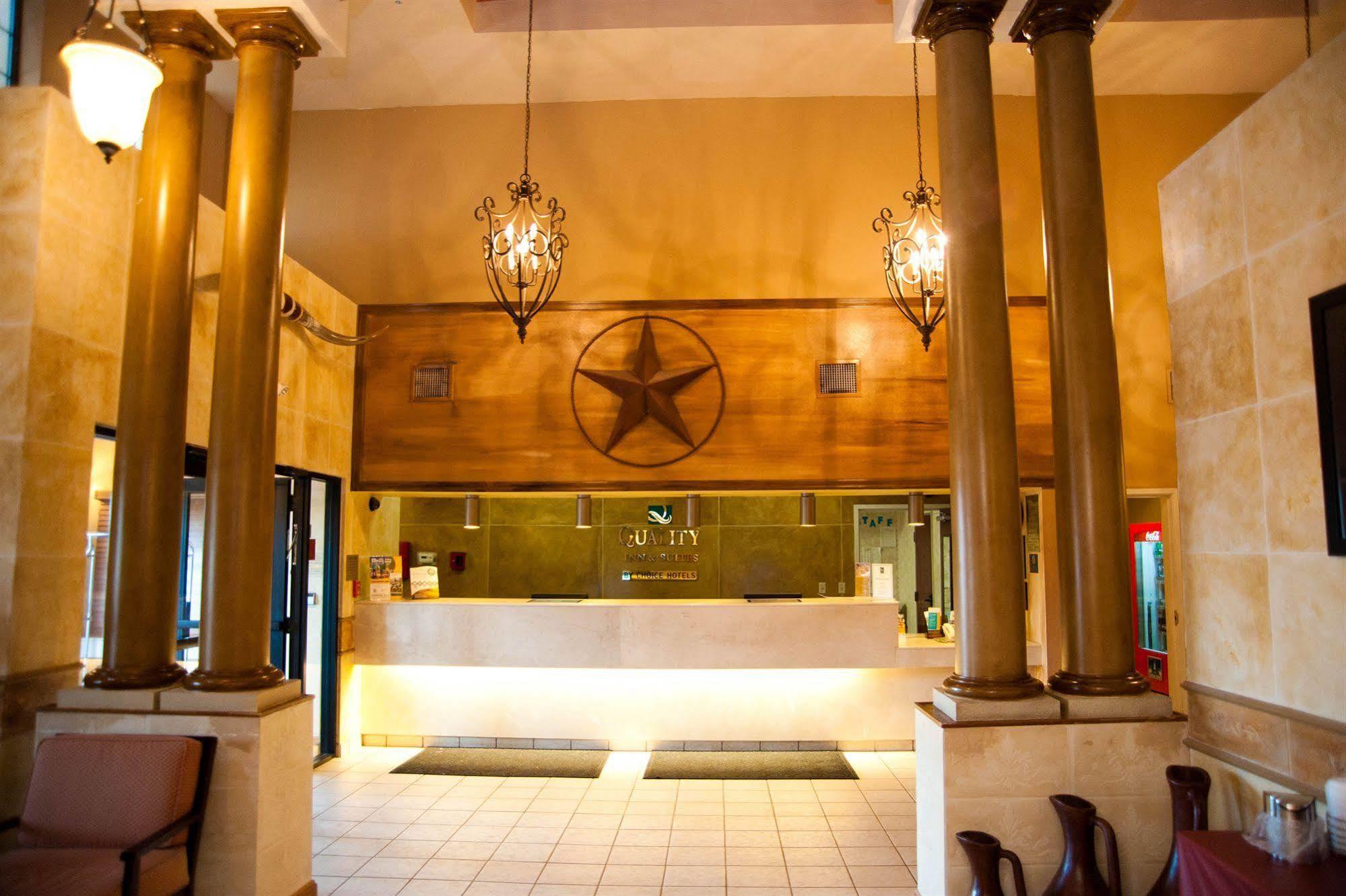 Quality Inn & Suites Airport Austin Buitenkant foto