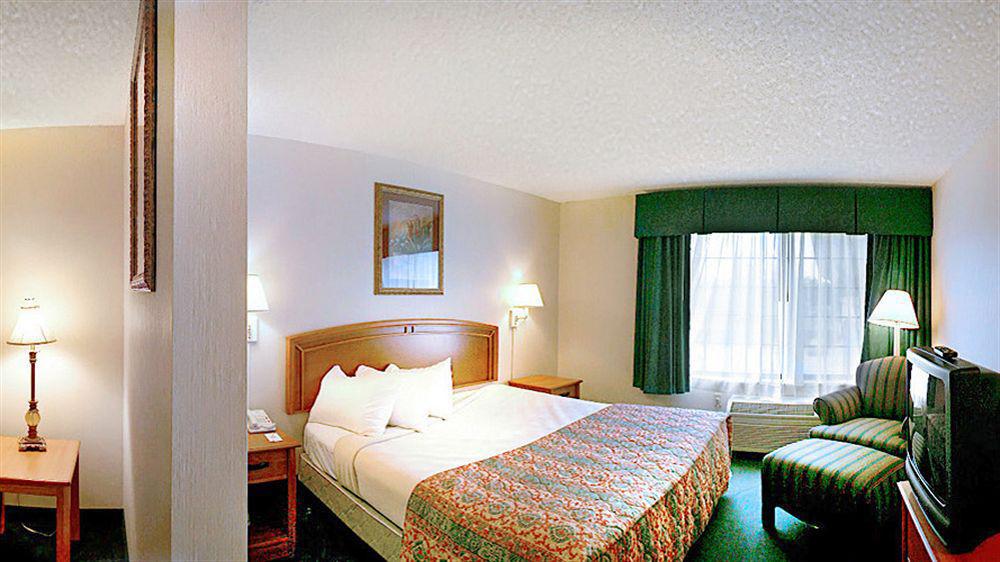 Quality Inn & Suites Airport Austin Buitenkant foto