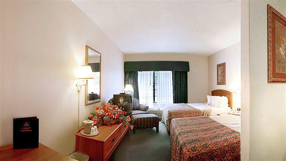 Quality Inn & Suites Airport Austin Buitenkant foto